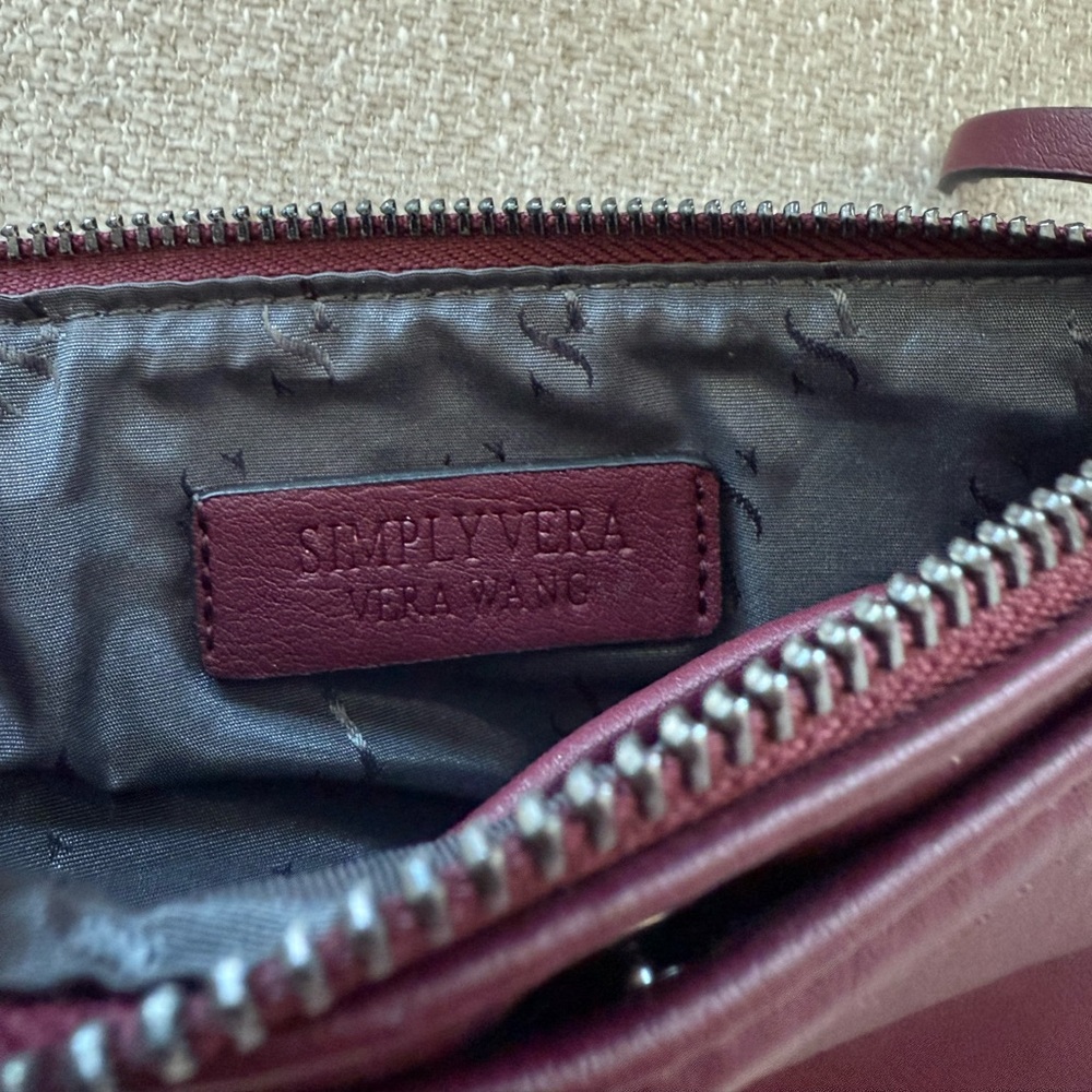 Simply Vera by Vera Wang 🔮Burgundy Wristlet 🔮 NEW WITHOUT TAGS - Picture 5 of 9